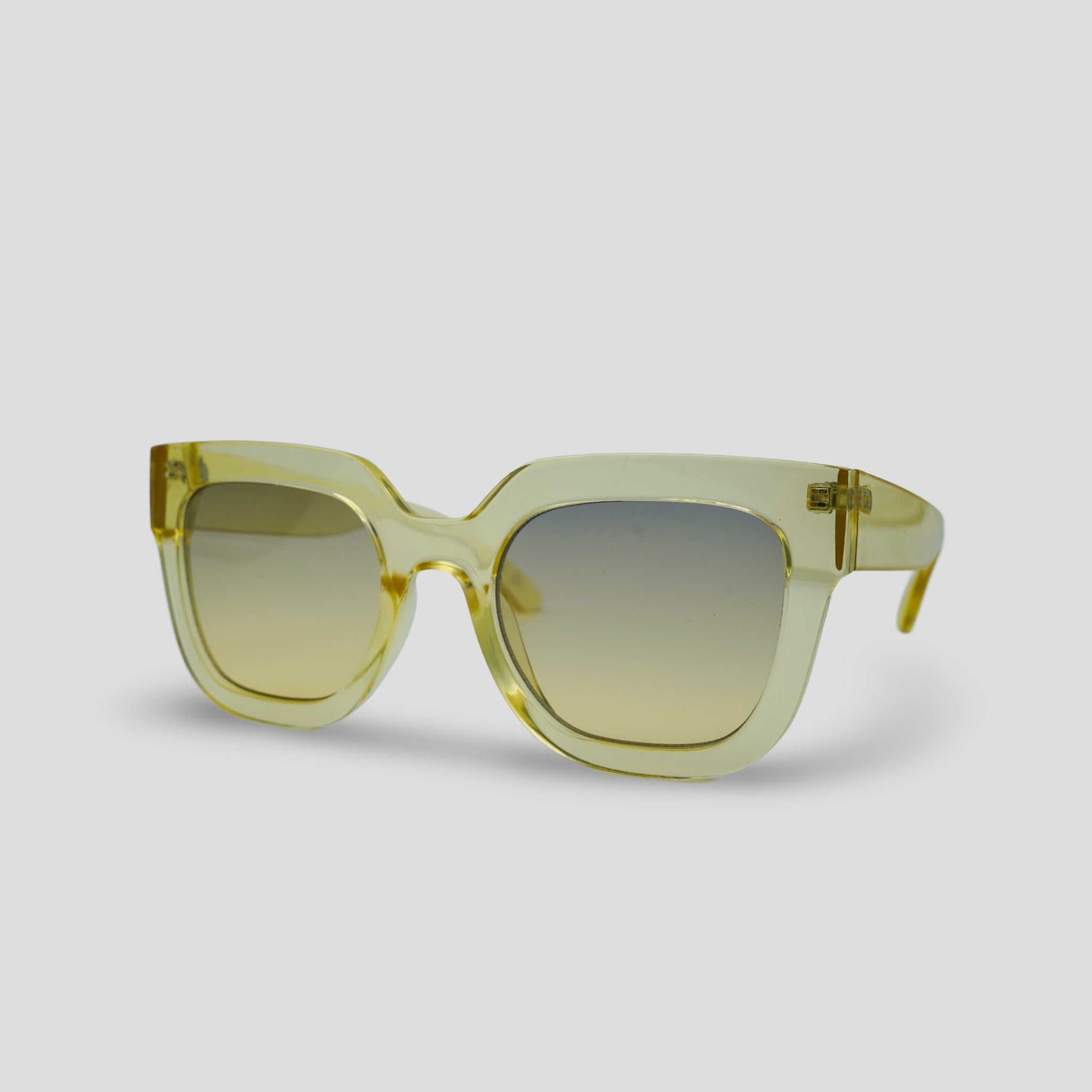 Stijlvolle gele zonnebril met getinte glazen, perfect voor een trendy look.