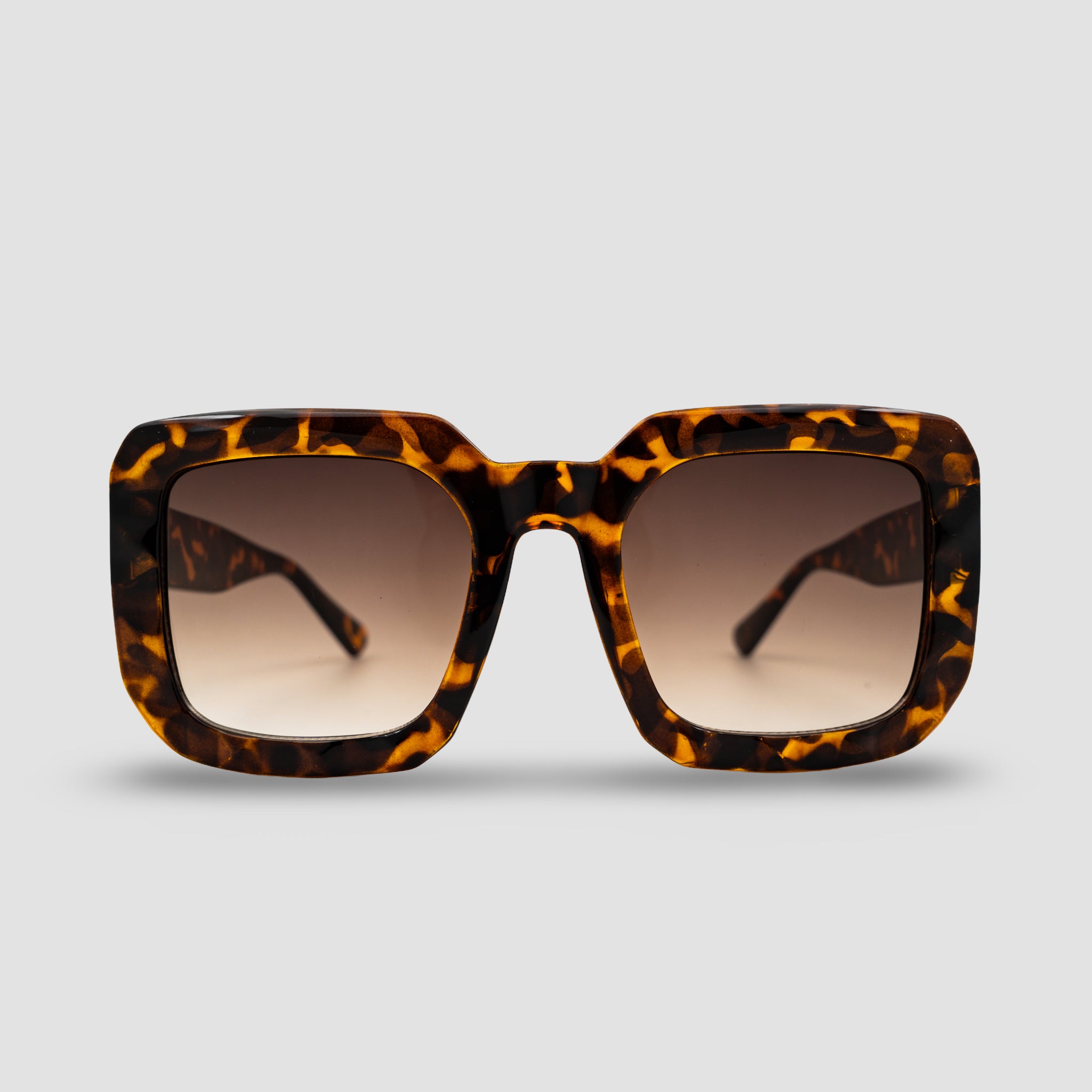 Stijlvolle zonnebril met schildpadpatroon en vierkante vorm, perfect voor een modieus look.