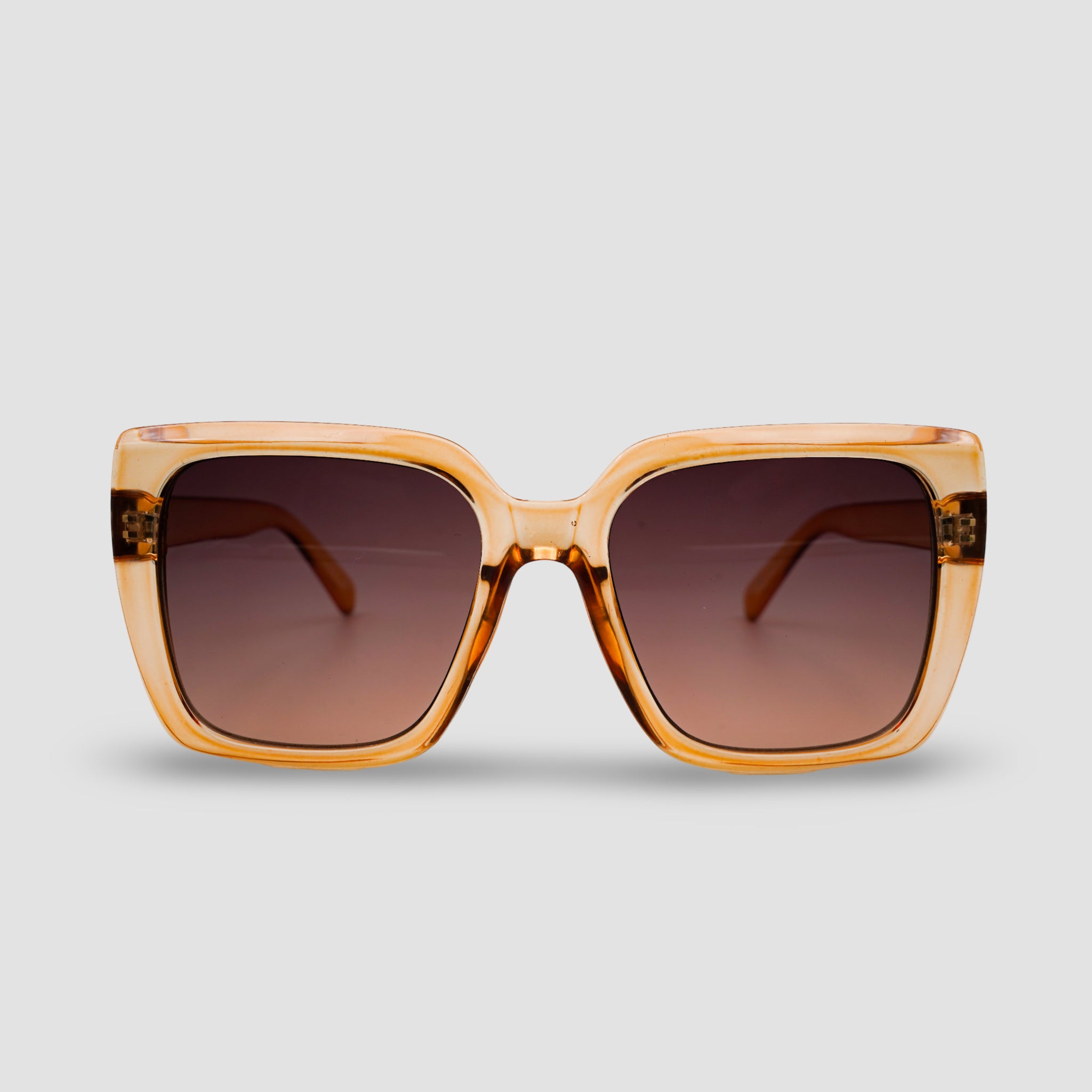 Stijlvolle zonnebril met transparant amber montuur en bruine glazen, perfect voor zomerse dagen.