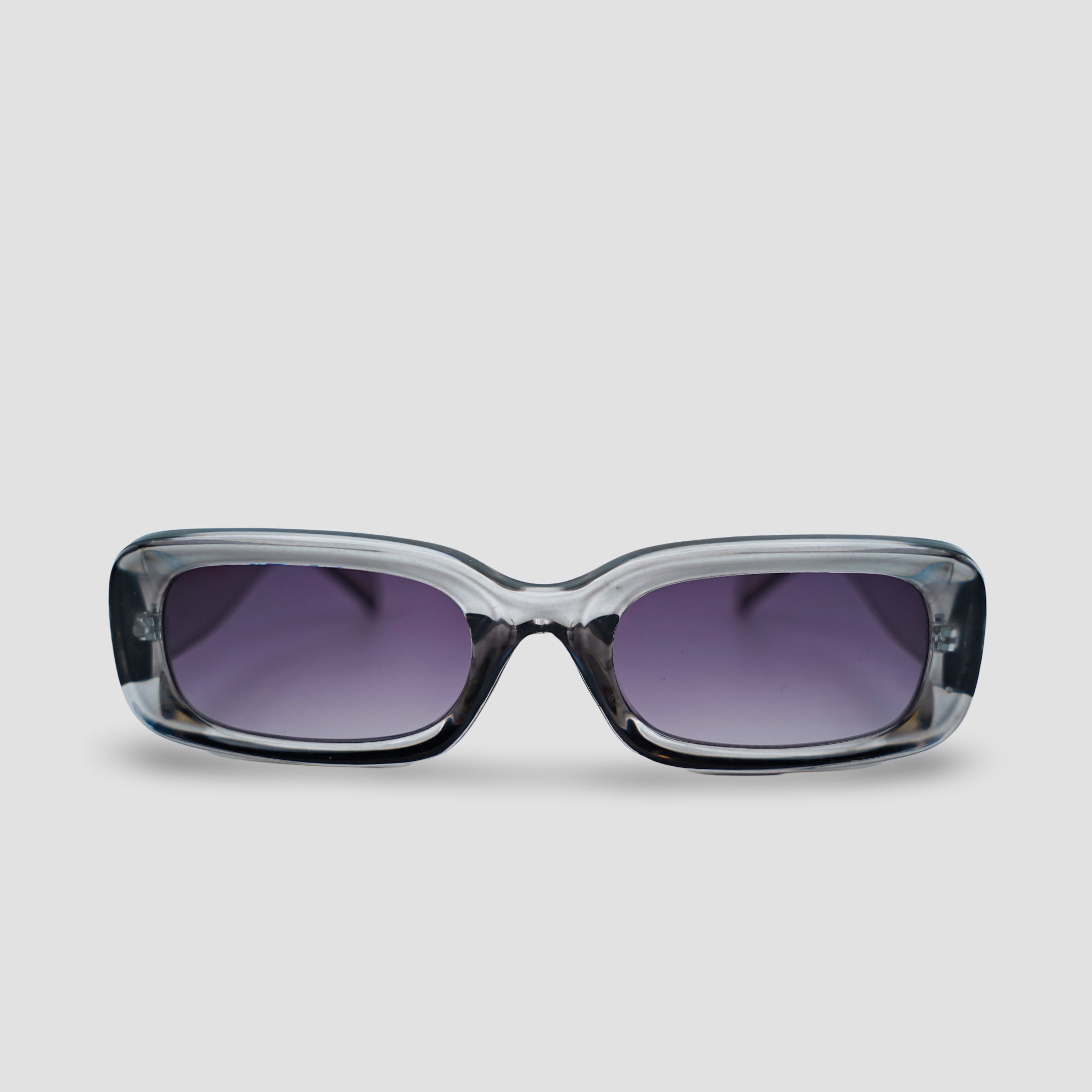 Stijlvolle zonnebril met transparant montuur en paarse glazen, perfect voor een trendy look.