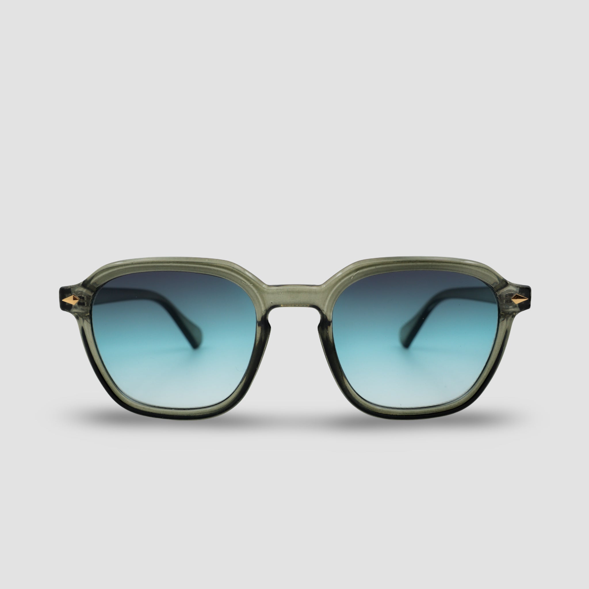 Stijlvolle zonnebril met blauw-gradient glazen en transparante montuur, perfect voor zomerse dagen.