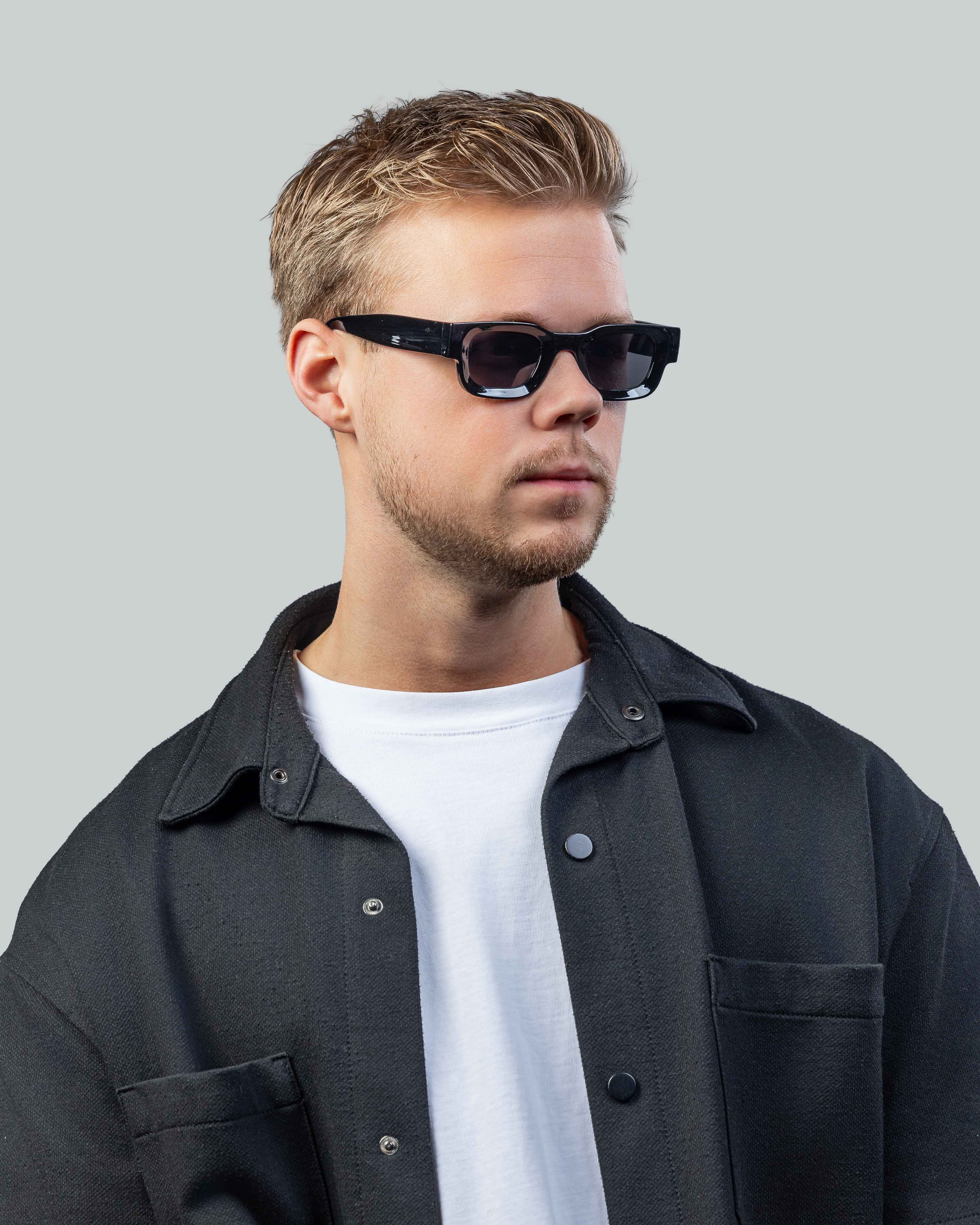 Stijlvolle zwarte zonnebril voor mannen, perfect voor een moderne look