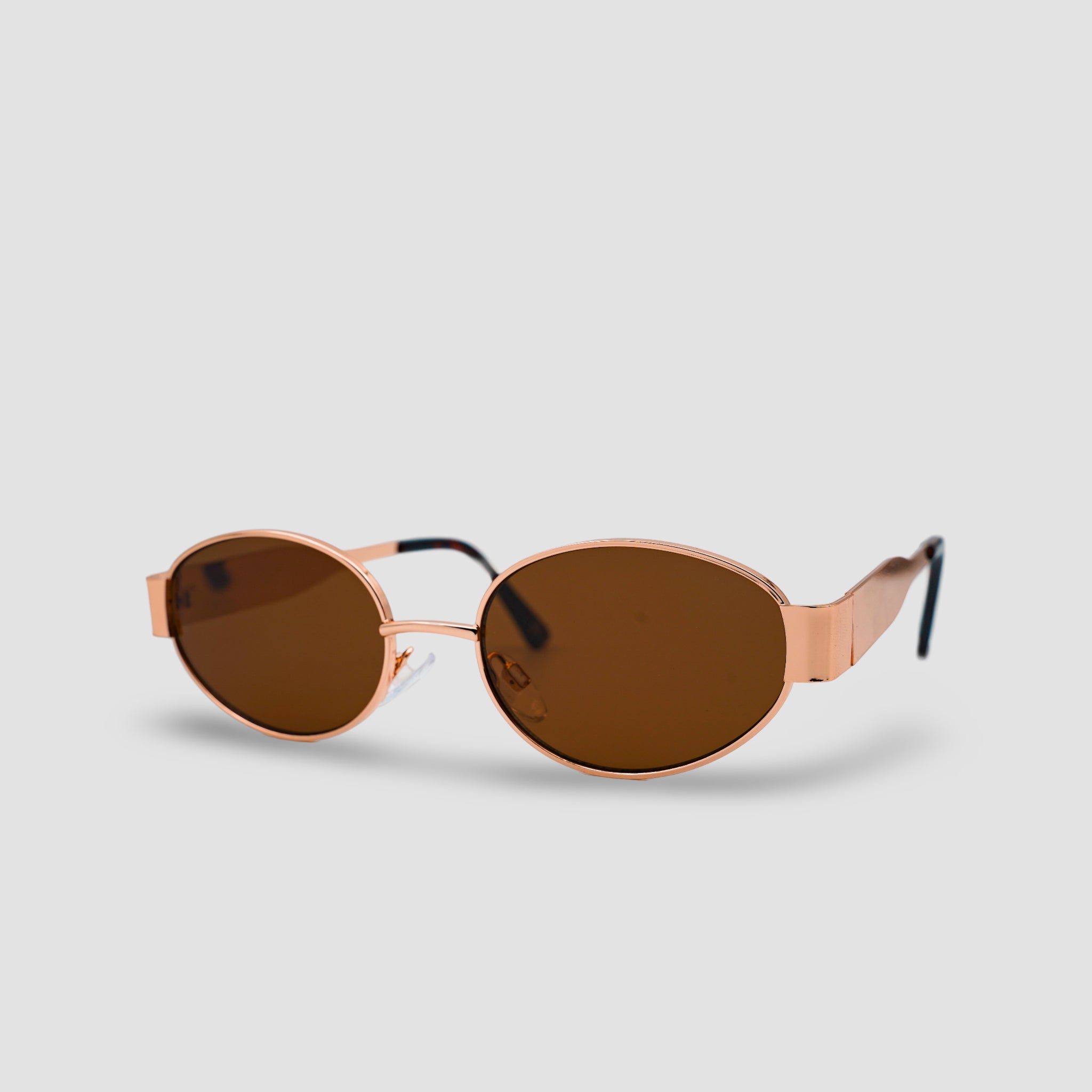 Stijlvolle zonnebril met rosegouden montuur en bruine glazen, perfect voor een modieuze look.