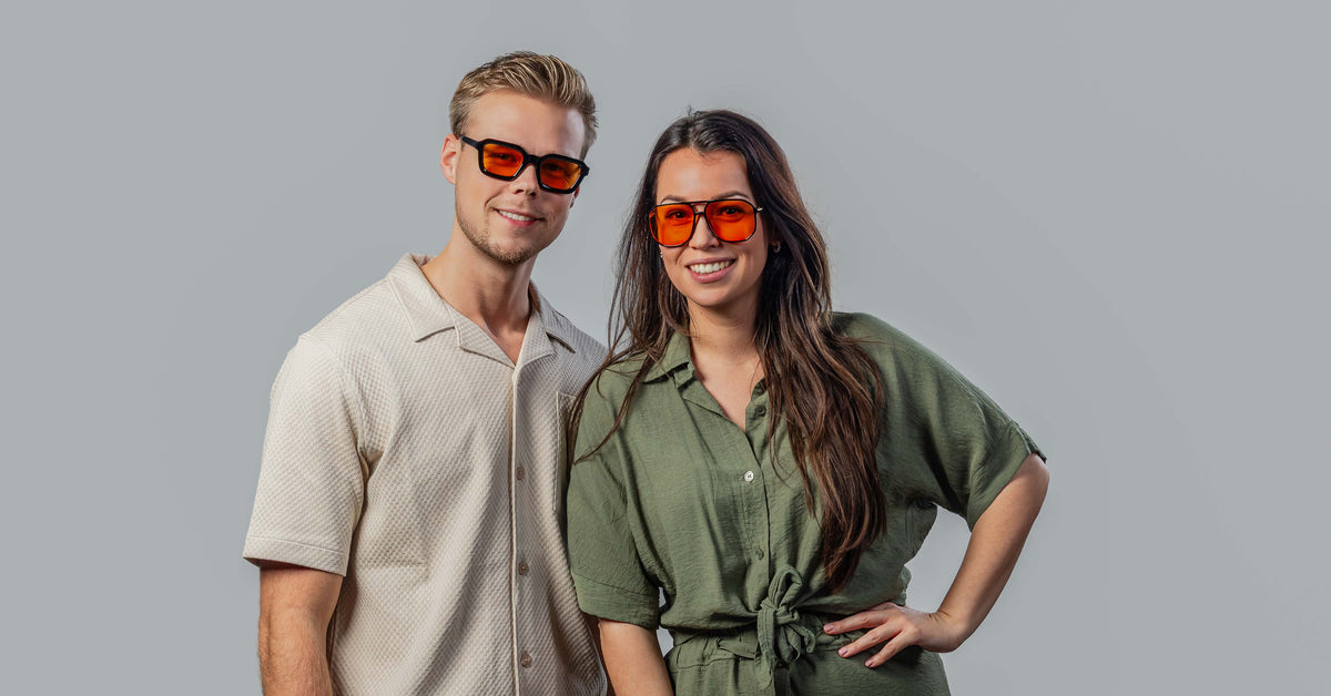 Stijlvolle zonnebrillen met oranje glazen voor mannen en vrouwen, perfect voor zomerse dagen.