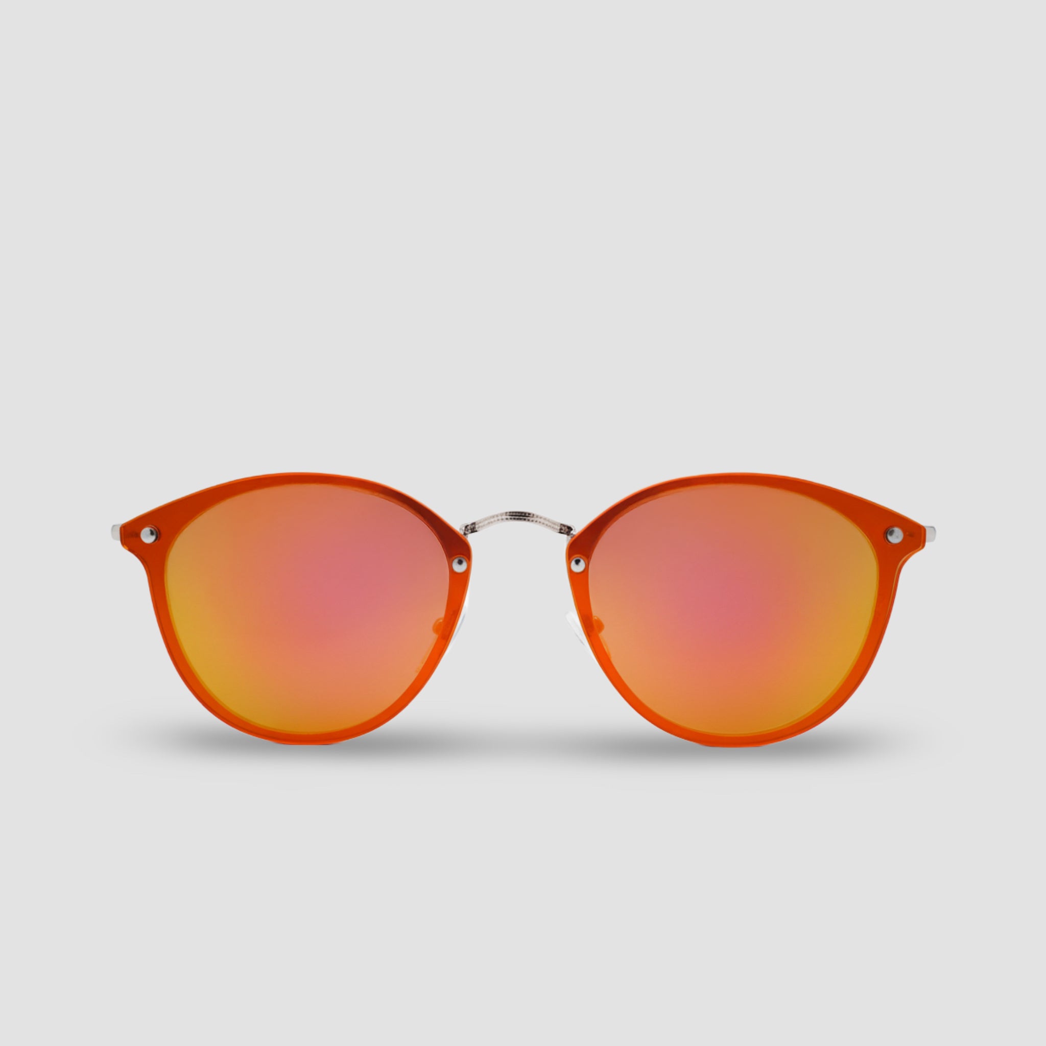 Stijlvolle oranje zonnebril met gradient glazen, perfect voor zonnige dagen
