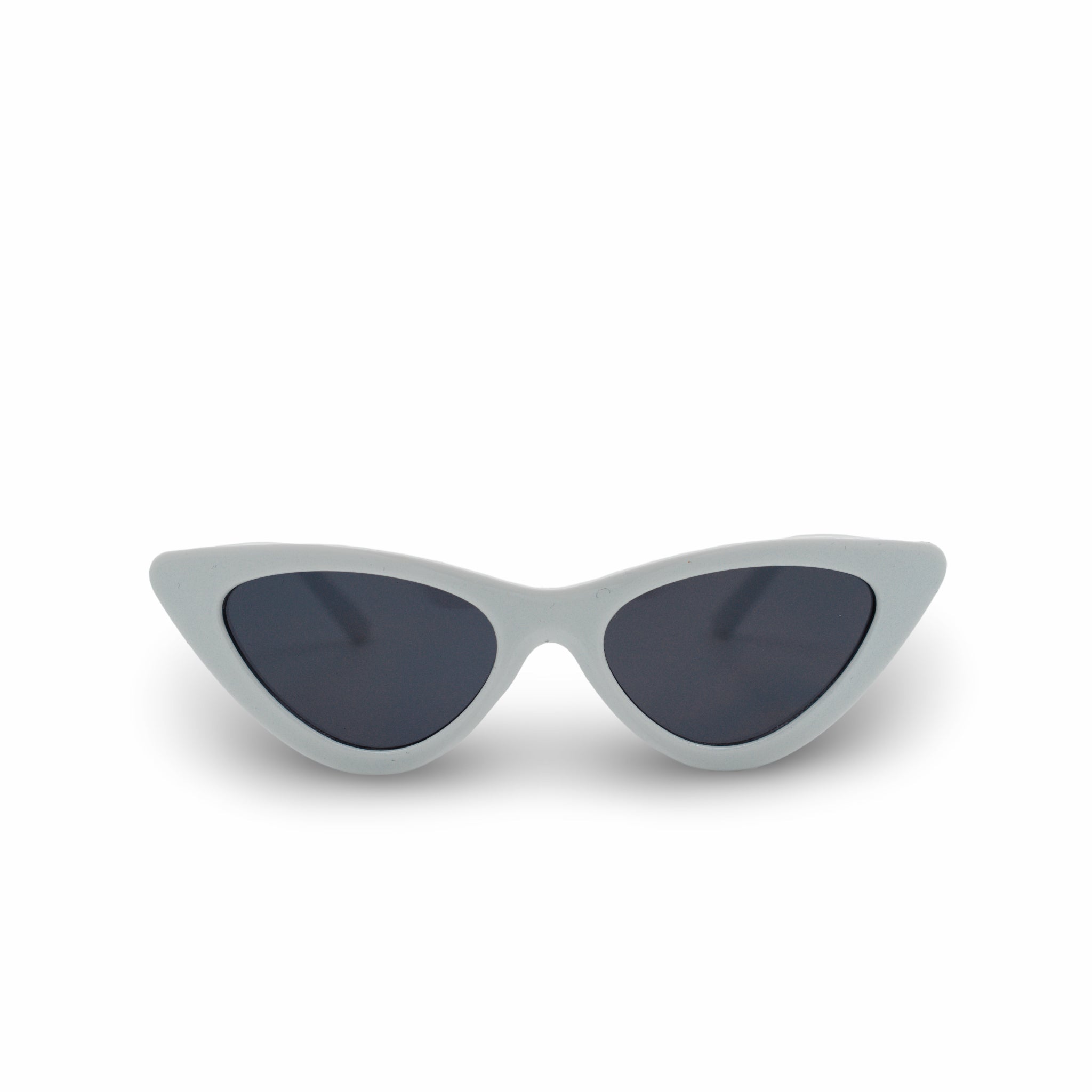 Stijlvolle cat-eye zonnebril met lichtgrijze montuur en donkere glazen, perfect voor een trendy look.