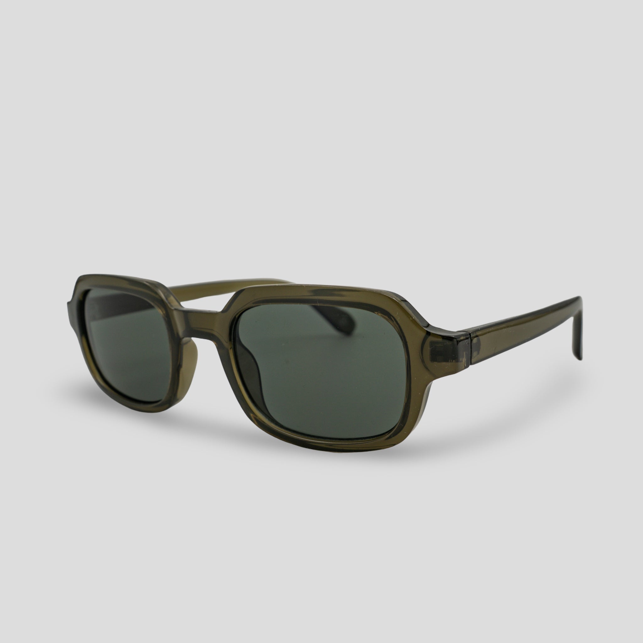 Stijlvolle zonnebril met groen getint montuur en donkere glazen, perfect voor dagelijks gebruik.
