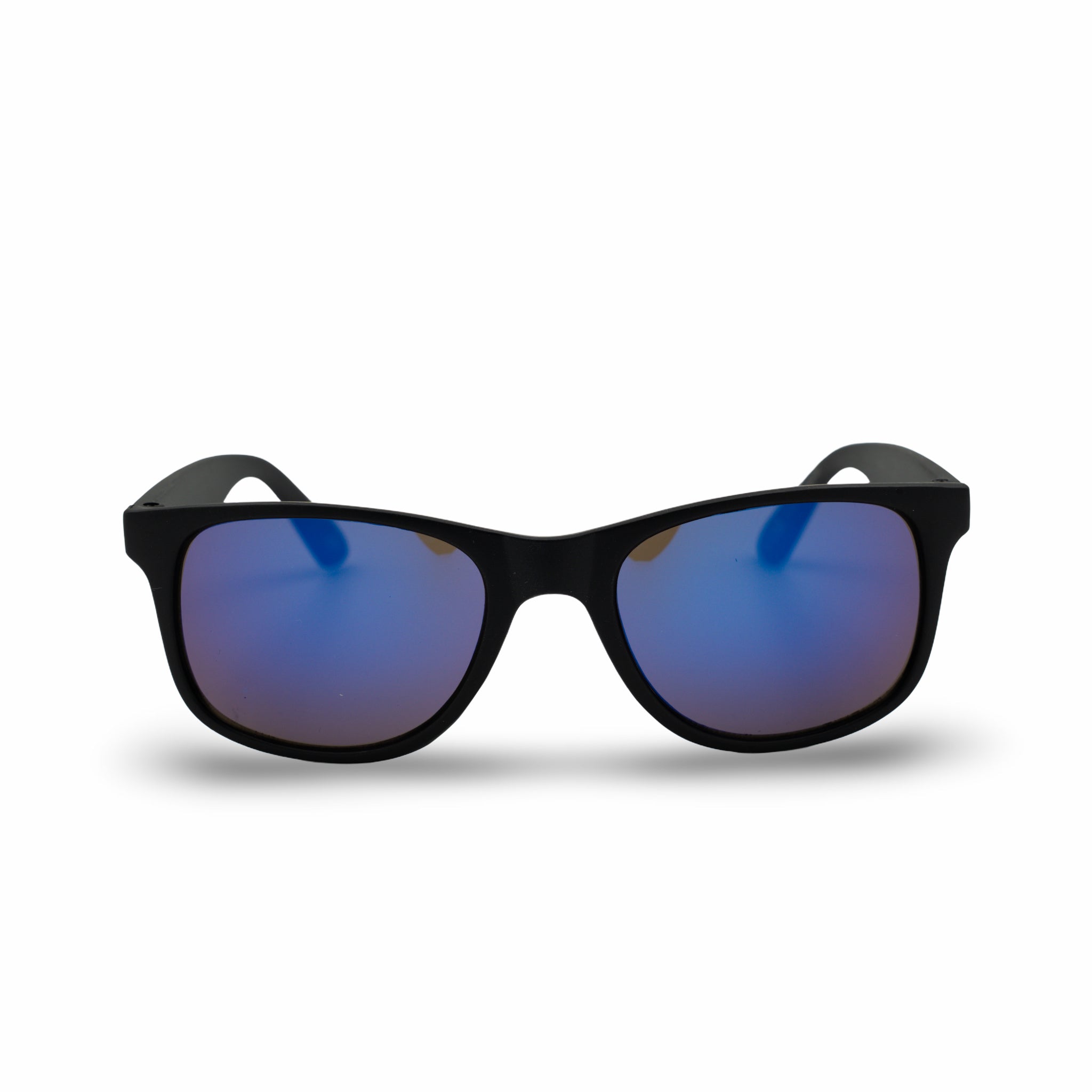Stijlvolle zonnebril met zwarte montuur en blauwe spiegelglazen, perfect voor zonnige dagen.