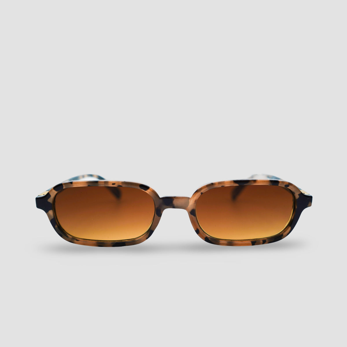 Stijlvolle zonnebril met schildpadpatroon en bruine glazen, perfect voor zomerse dagen